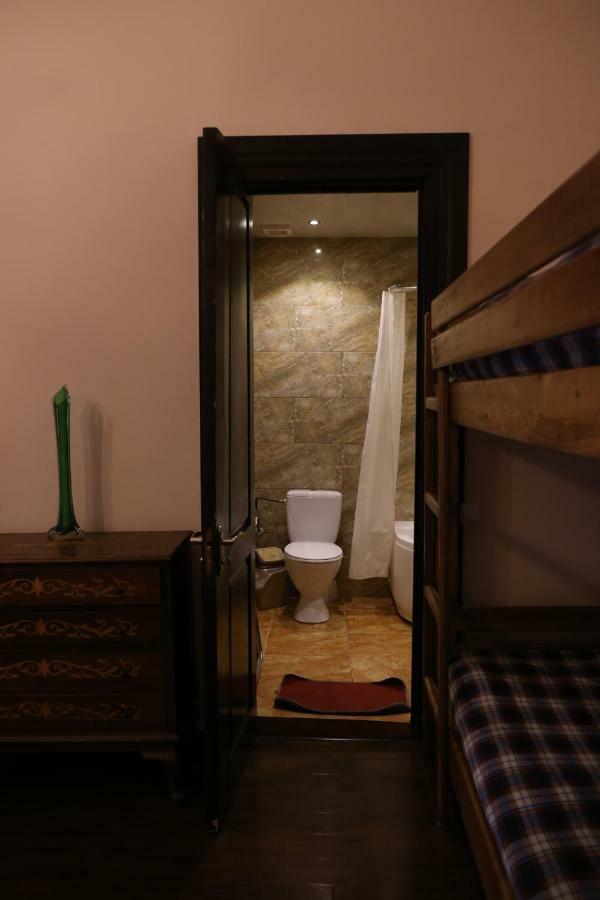 טביליסי Private Rooms In The City Center - Chonqadze 9 מראה חיצוני תמונה